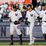 【MLB】「どうやって捕ったのかわからない」ベリンジャーが魅せた、奇跡の“曲芸キャッチ”に実況大興奮　グラブで弾くも落下寸前に……？