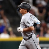 【MLB】「ムラカミの歴史的な量産が……」村上宗隆、衝撃の5試合連続弾に米記者が驚愕　年間67発ペースで“大谷超え”視界「化け物だ」