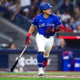 【MLB】「ただただ美しい」岡本和真、会心の5号バックスクリーン弾を公式記者が絶賛　三塁でも堅守と存在感光る「華麗なプレー」