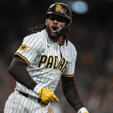 【MLB】大谷翔平の初球スイーパーに手を出して併殺打……満塁のチャンスを潰したタティスJr.に批判の声　公式サイトも「もういい加減にして」