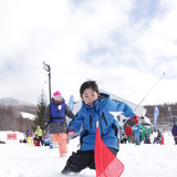 弁護士タレント八代英輝や元五輪代表がゲレンデで子供たちとふれあう。3月1日に那須塩原で