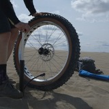 ファットタイヤバイクに特化したポータブルポンプ「The Fat Steavens」