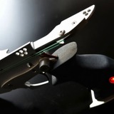 ゴム銃にレーザーサイトもついている？サイドフック式「ファルコン6」…ニコニコ動画