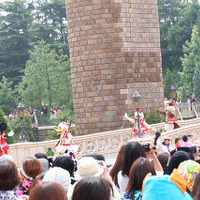 「おんどこどん！」／東京ディズニーランドの「ディズニー夏祭り」