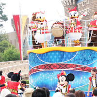 「おんどこどん！」／東京ディズニーランドの「ディズニー夏祭り」