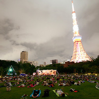 夜の東京タワー下でアウトドア・ヨガ体験…「夏のヨガ祭り」開催 画像