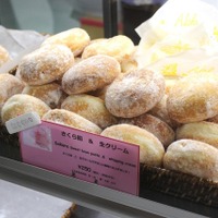 ハワイの伝統菓子「マラサダ」に、北海道産の生乳からつくった濃厚なクリームを入れたドーナツ