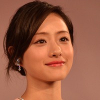 石原さとみ、ジュエリー業界が選ぶ「ウーマン オブ ザ イヤー」受賞