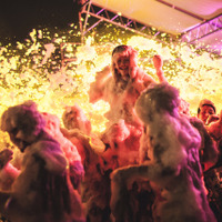 「泡フェスHIROSHIMA2015」開催…浜辺で泡まみれ！