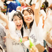「泡フェスHIROSHIMA2015」開催…浜辺で泡まみれ！