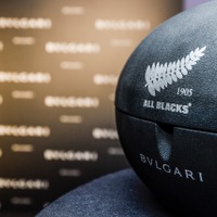ブルガリ、ニュージーランド代表オールブラックスに限定タイムピース贈呈