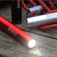 LEDライト内蔵スマートフォン充電器「DIVAID 防水バッテリー」 画像