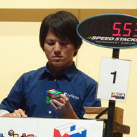 ルービックキューブで日本記録、片手部門13.35秒！伏見有史さん 画像
