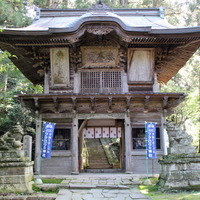 楼門・安養閣。こちらの中央も県境。