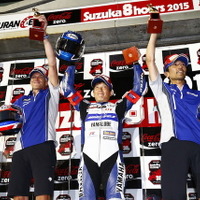 2015鈴鹿8耐SSTクラスで優勝した「team R1 & YAMALUBE」。