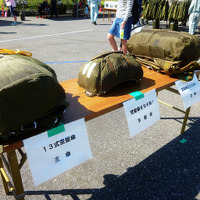 3段階の進化が体感できる防弾チョッキ試着コーナーは親子にも人気（千葉県、松戸駐屯地一般公開イベント、10月3日）