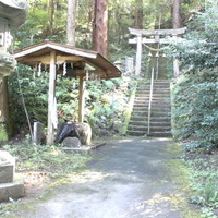 陰陽神社へと続く道。