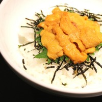 ウニ料理専門店が東京駅にオープン…産地や量を選ぶ「オリジナルのウニ丼」も【グルメ】 画像