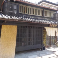 京町家の一部は、旅館やゲストハウスとして利用されている