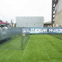 原宿に期間限定オープン中の体験型スタジアム「NB BETA STADIUM」。