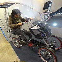 全天候対応型三輪自転車、斬新なデザインで常識を打ち破る…サイクルモード