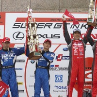 左からGT500ポイントランク首位の#12 GT-R オリベイラ&安田、ランク2番手の#1 GT-R 松田&クインタレッリ。前戦では#1が優勝、#12が2位だった。