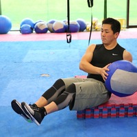 ラグビー日本代表・小野晃征選手の練習。体幹トレーニングも欠かさない