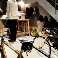 11月26日にオープンしたブリヂストンサイクル コンセプトショップ「レシオ・アンドシー」（東京都渋谷区神宮前 3-1-26）
