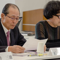 東京2020エンブレム委員会の王貞治委員（左/2015年11月30日）