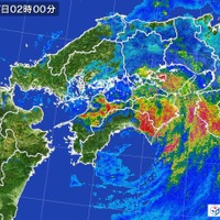 2015年の天気を表す漢字「変」と「雨」