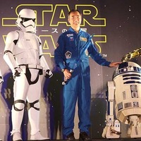 ストームトルーパー＆野口聡一＆R2-D2＆C-3PO／『スター・ウォーズ／フォースの覚醒』公開記念東京スカイツリー点灯式