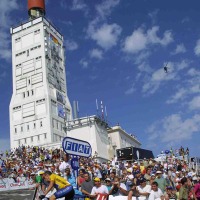 　9,000人を超える一般サイクリストがツール・ド・フランスの1ステージを走る人気イベント、「エタップ・デュ・ツール」が日本人参加者を募集している。17回目となる09年のエタップ・デュ・ツールは7月20日、モンテリマール～モンバントゥー間172kmで開催される。本番の