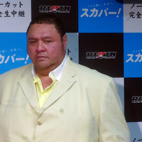 「RIZIN FIGHTING WORLD GRAND-PRIX 2015 さいたま3DAYS」の記者会見に登壇した高田延彦、バルト、RENA、シング・心・ジャディブ、曙ら