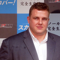 「RIZIN FIGHTING WORLD GRAND-PRIX 2015 さいたま3DAYS」の記者会見に登壇した高田延彦、バルト、RENA、シング・心・ジャディブ、曙ら