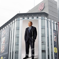三越伊勢丹グループがエディー・ジョーンズ元ラグビー日本代表ヘッドコーチを起用した新春広告を展開