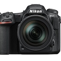 新製品のデジタル一眼レフカメラ「ニコン D500」