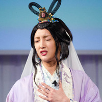 auが2016年Spring発表会を開催。CMで乙姫を演じる菜々緒が「パッカーンからの…5ギガ、ドッカーン！」とアピール。笑いが取れて一安心（2016年1月12日）