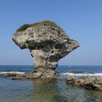小琉球を象徴する奇岩、花瓶岩。到着した港のすぐ近くにある