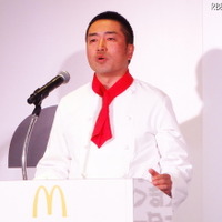 新バーガーを説明した日本マクドナルド　メニューマネジメント部　若菜重昭上席部長