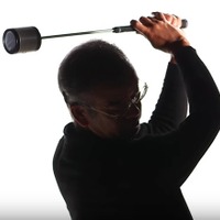 ゴルフスイング練習機「ミラクルスイング」…グリップを握ると微振動 画像