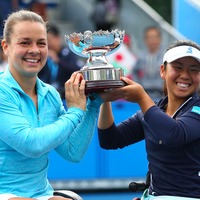 上地結衣、マリヨレン・バウスが全豪オープン車いすテニスの部ダブルスで優勝（2016年1月30日）