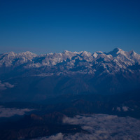 雲を抜けるとヒマラヤ山脈が目の前に広がりました
