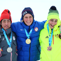 冬季ユース五輪、小山陽平（左）が男子大回転で銀メダル獲得（2016年2月17日）