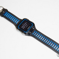 今までの900番代のモデルは、腕時計でないものを腕時計のように装着する感じだったが、本機は多機能な腕時計といえるサイズになった。