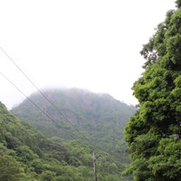 奥久慈・男体山（653.8ｍ）/茨城県。低い標高の割に、厳しい登山コースがあり、ファンが多い岩山。健脚コースの鎖場はスリル満点。