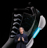 ナイキ、自動で靴ひもを結ぶ「ハイパーアダプト 1.0」発表…新しい時代へ 画像
