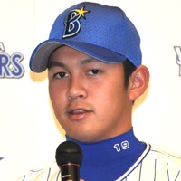 山崎康晃投手