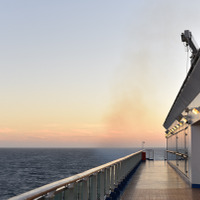 船の上から見る夕焼けは格別です