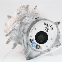 “サザエの貝殻”で作った新感覚ラジオ「SAZAE RADIO」発売