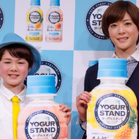 新乳性飲料「ヨーグルスタンド」発表会に女優・上野樹里が登壇（2016年4月4日）